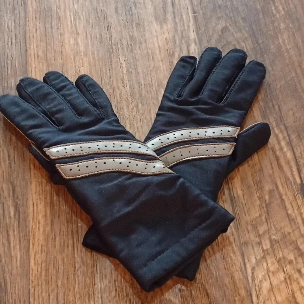 Elegant Black and Brown Vintage Cold Weather Gloves - Picture 1 of 4